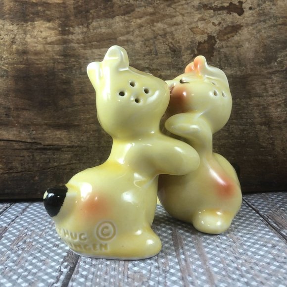 VanTellingen Bunny or Bear Hug Salt and Pepper Shakers Set 1940s - Picture 3 of 6